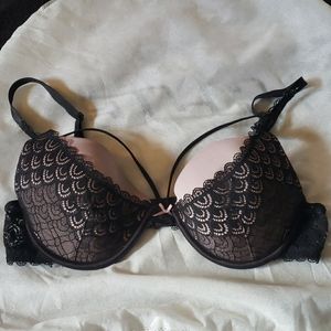 Jaclyn Smith's bra